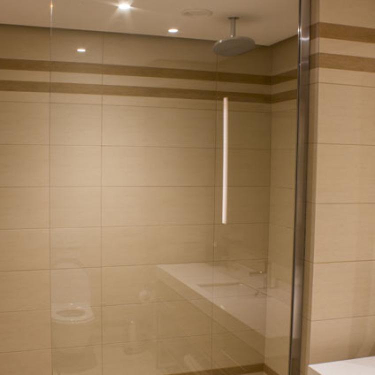 Фото душевой кабины в ванной комнате 2 местного, 2 комнатного, Люкса в санатории Источник Ессентуков