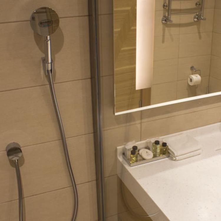 Фотография душевой кабины в ванной комнате 2 местного, 1 комнатного, Стандарта санатория Источник в Ессентуках