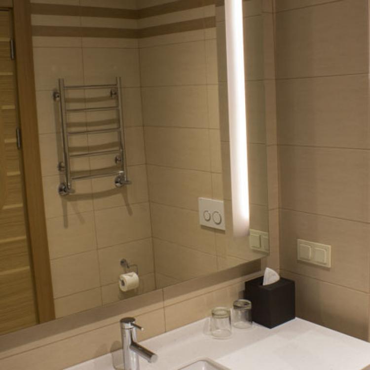 Фотография зеркала в ванной комнате 2 местного, 1 комнатного, Стандарта в санатории Источник. Ессентуки